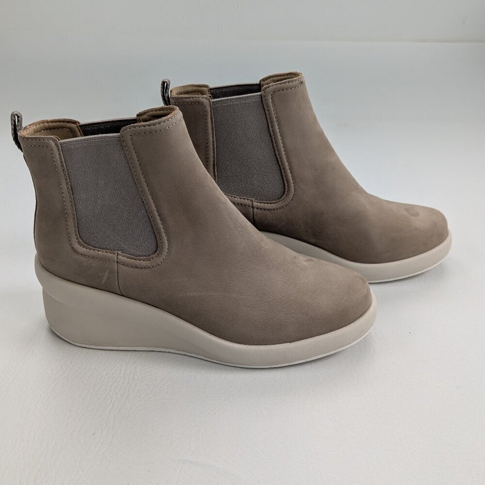 ABEO Passage Women's Chelsea Boot Size 6.5 Beige